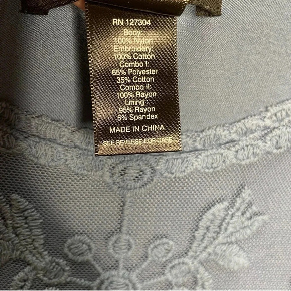 Ali Miles Lace Embroidered Ruffle Hem Cap Sleeve Top - Picture 4 of 5